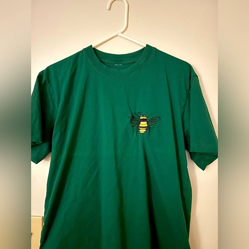 Bee embroidered tee!